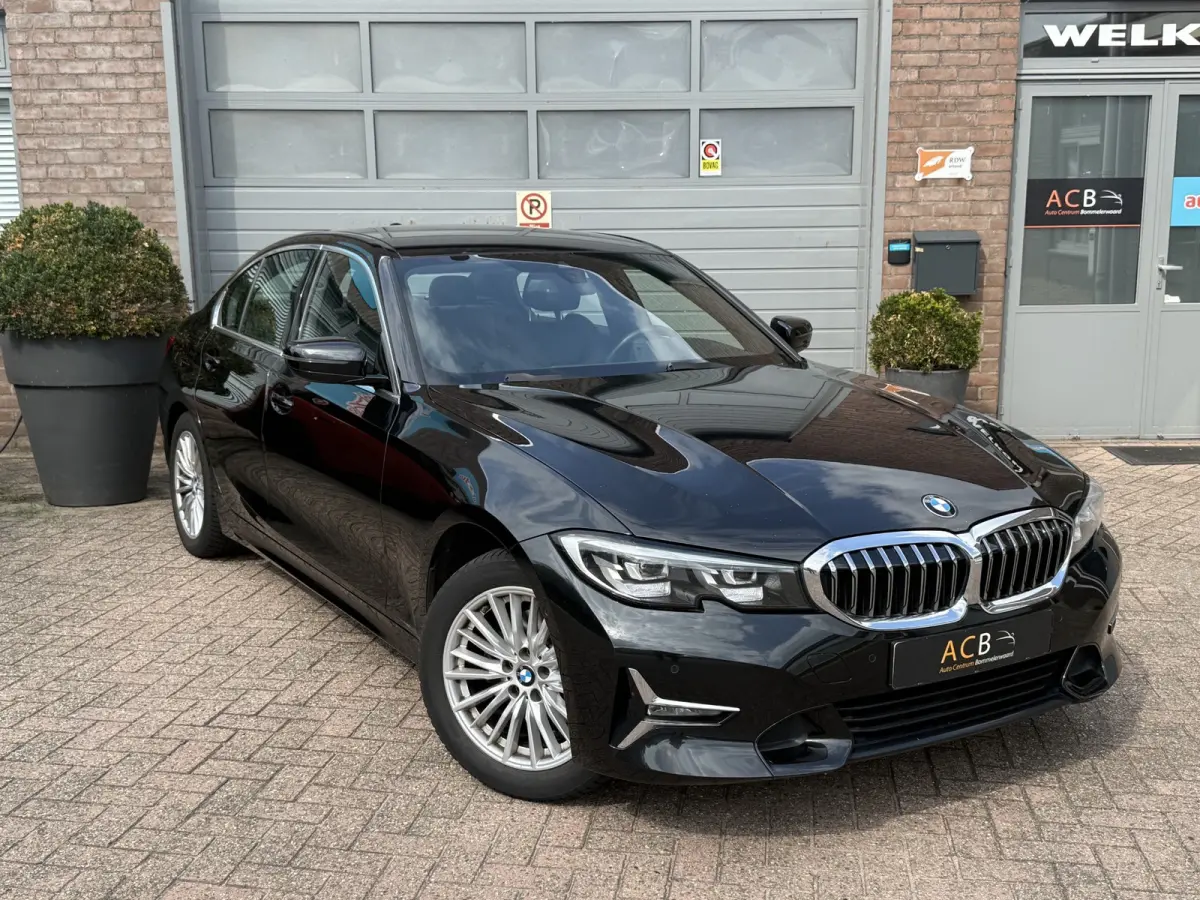 320i Executive Edition Automaat / Leder / Sportstoelen.