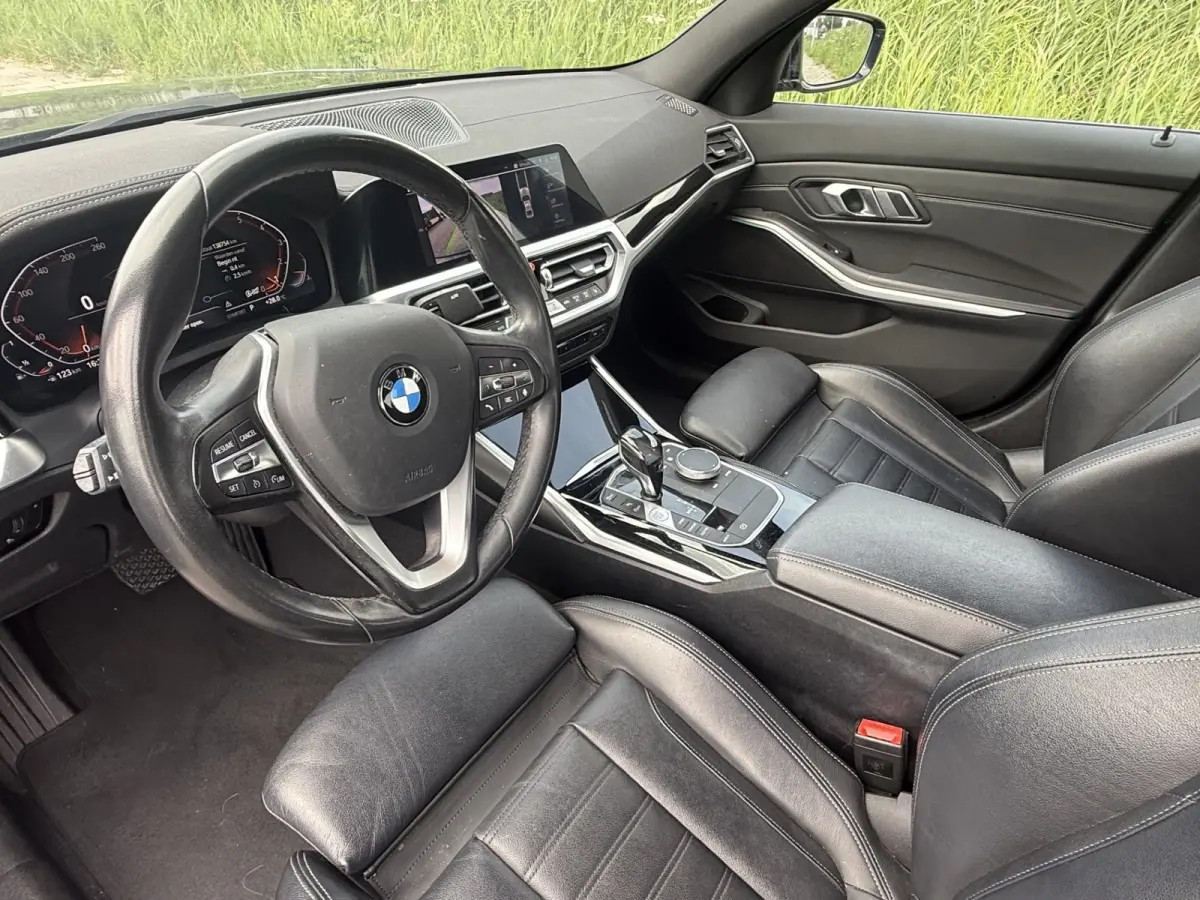 320i Executive Edition Automaat / Leder / Sportstoelen.