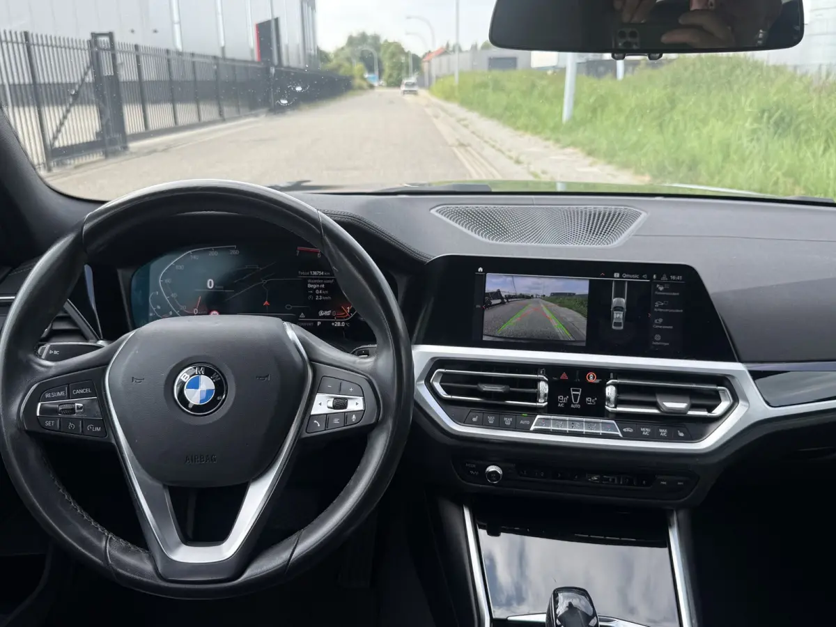 320i Executive Edition Automaat / Leder / Sportstoelen.