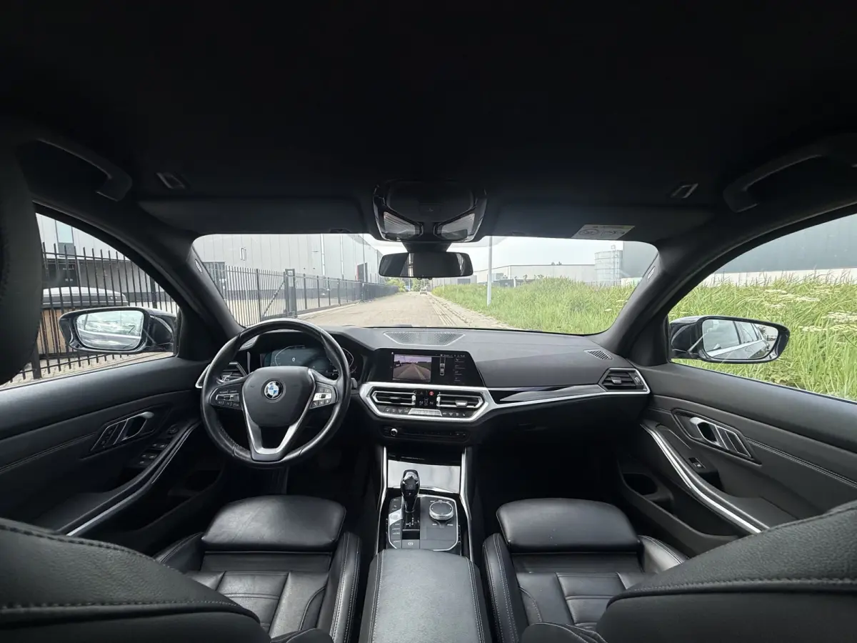 320i Executive Edition Automaat / Leder / Sportstoelen.
