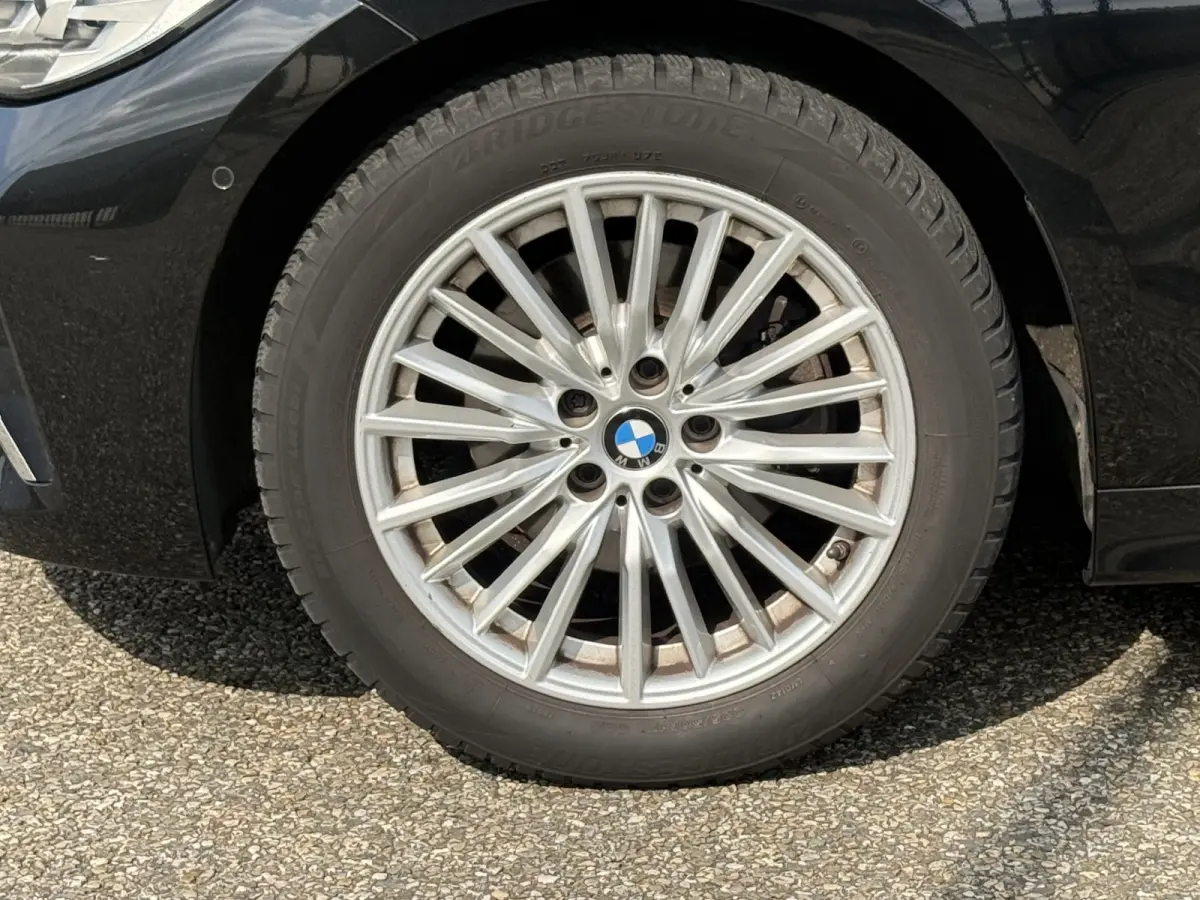 320i Executive Edition Automaat / Leder / Sportstoelen.