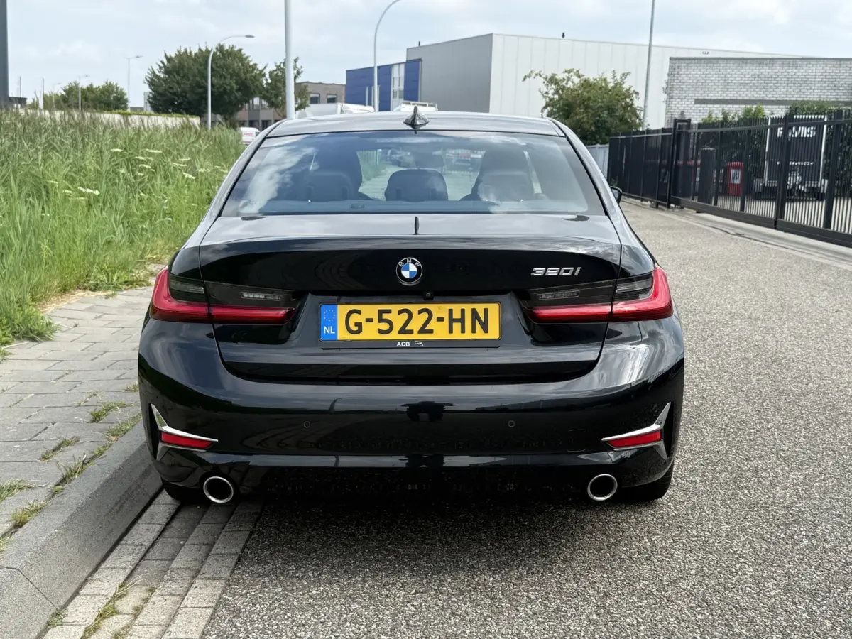 320i Executive Edition Automaat / Leder / Sportstoelen.