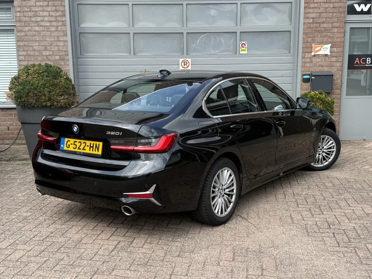 320i Executive Edition Automaat / Leder / Sportstoelen.