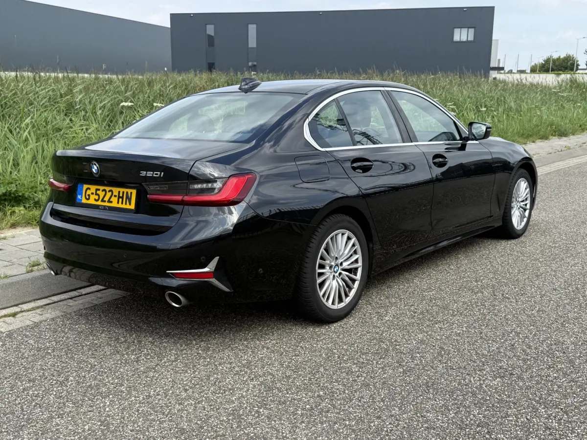 320i Executive Edition Automaat / Leder / Sportstoelen.