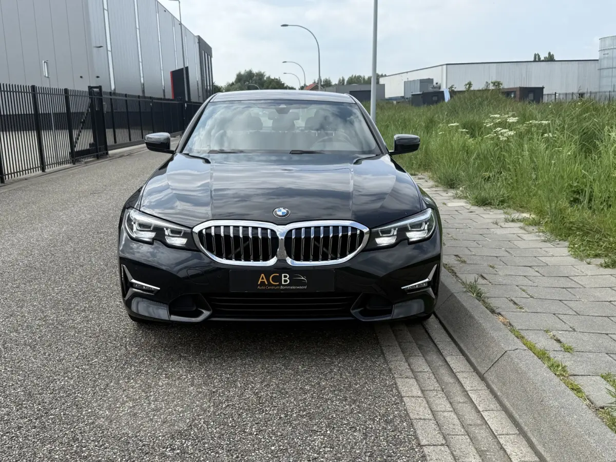 320i Executive Edition Automaat / Leder / Sportstoelen.