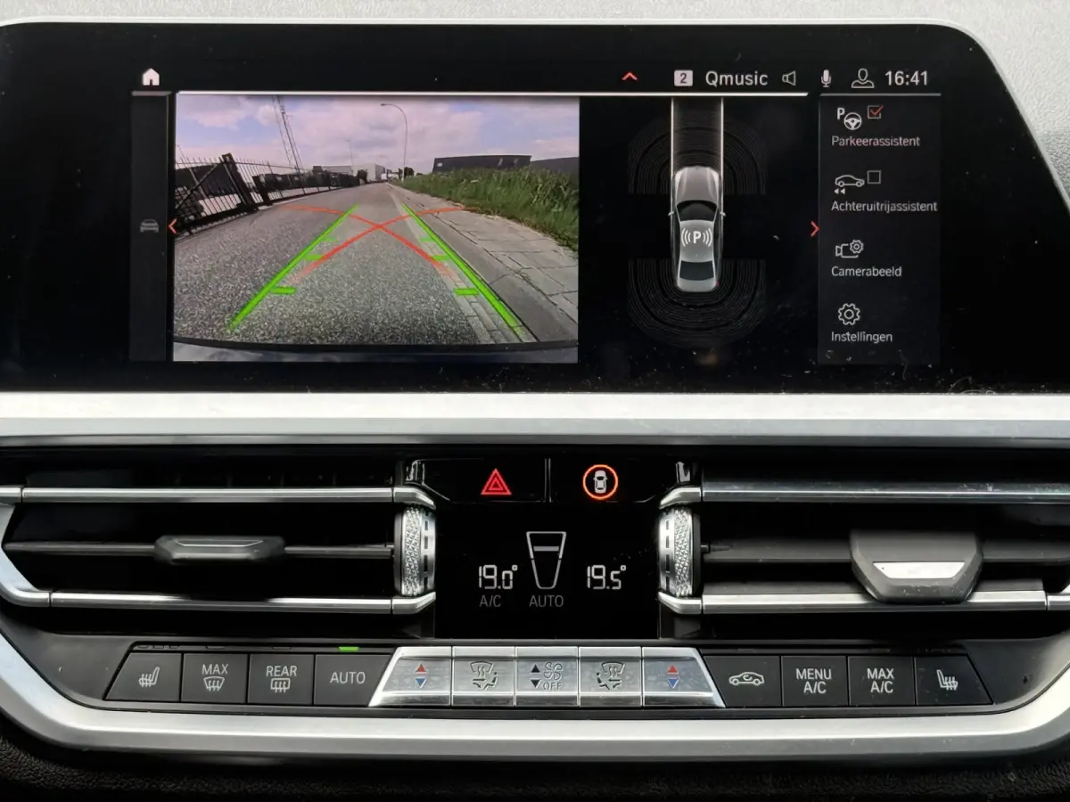 320i Executive Edition Automaat / Leder / Sportstoelen.