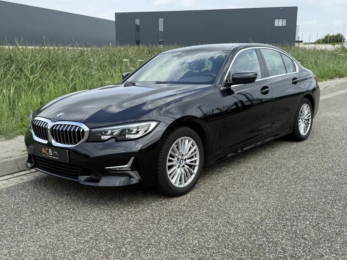320i Executive Edition Automaat / Leder / Sportstoelen.