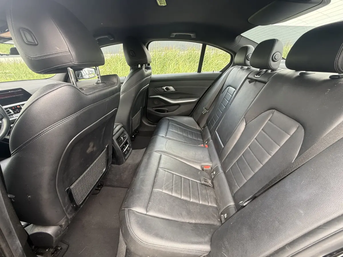 320i Executive Edition Automaat / Leder / Sportstoelen.