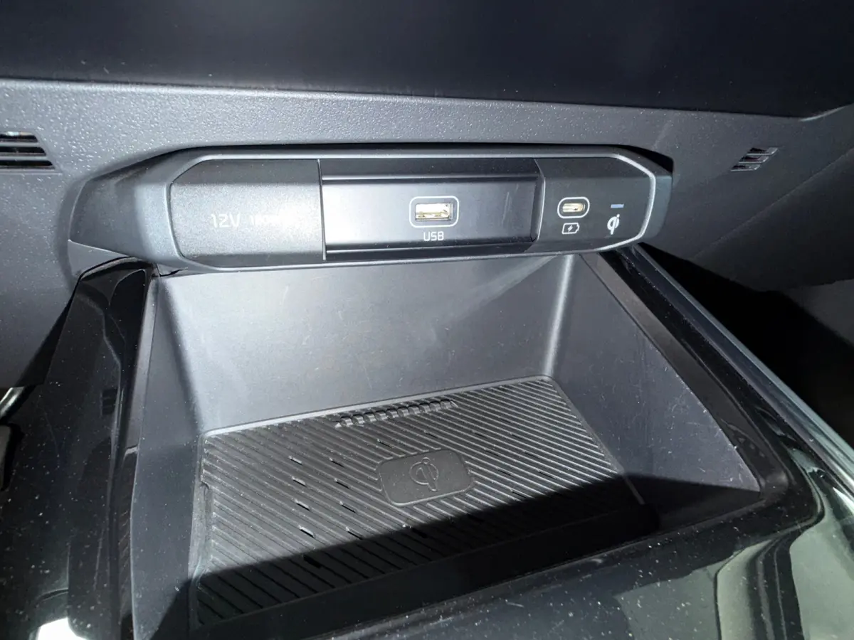 1.6 GDi Hybrid DynamicLine | Widescreen | camera | 1/2 Leder | Stoel en stuurverwarwing