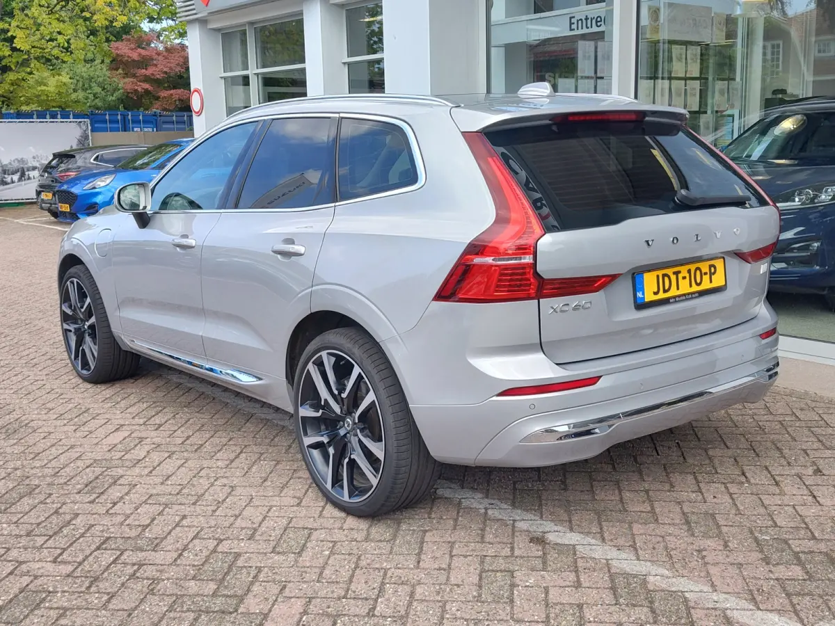 2.0 T6 PLUG-IN HYBRID AWD CORE BRIGHT Open dak | Google Maps | Keyless