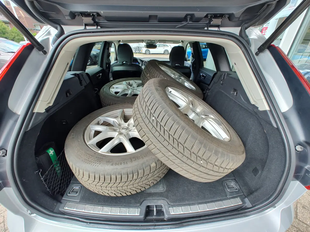 2.0 T6 PLUG-IN HYBRID AWD CORE BRIGHT Open dak | Google Maps | Keyless