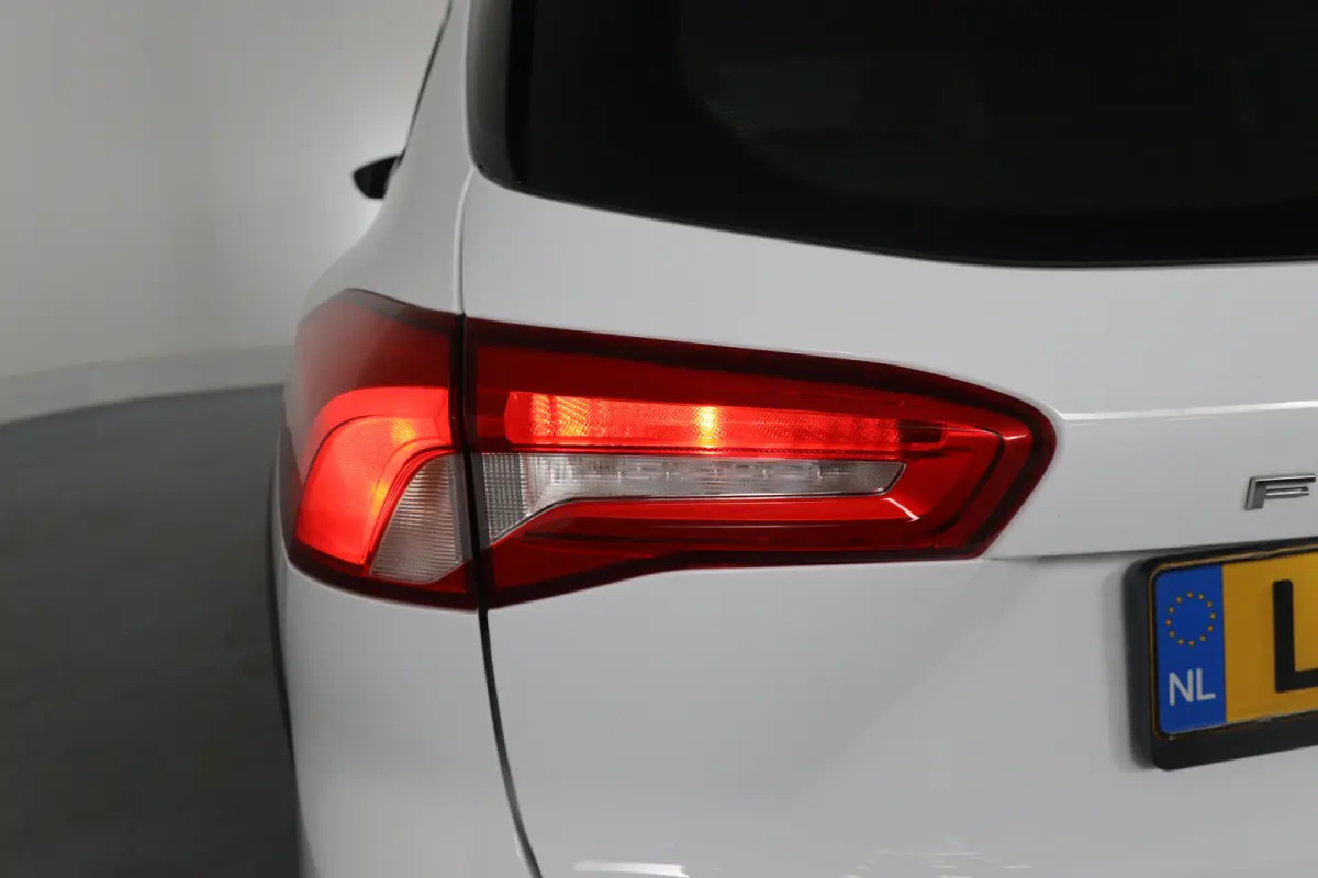 1.0 EcoBoost Active Business | Navigatie | Parkeersensoren | Keyless start | 17 Lichtmetalen velgen | Airco | Cruise Control