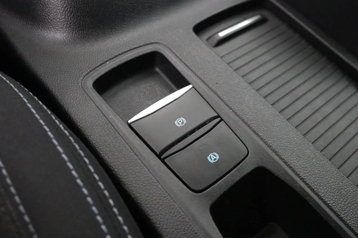 1.0 EcoBoost Active Business | Navigatie | Parkeersensoren | Keyless start | 17 Lichtmetalen velgen | Airco | Cruise Control