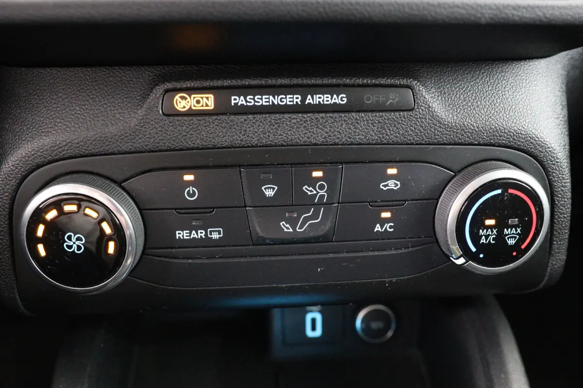 1.0 EcoBoost Active Business | Navigatie | Parkeersensoren | Keyless start | 17 Lichtmetalen velgen | Airco | Cruise Control