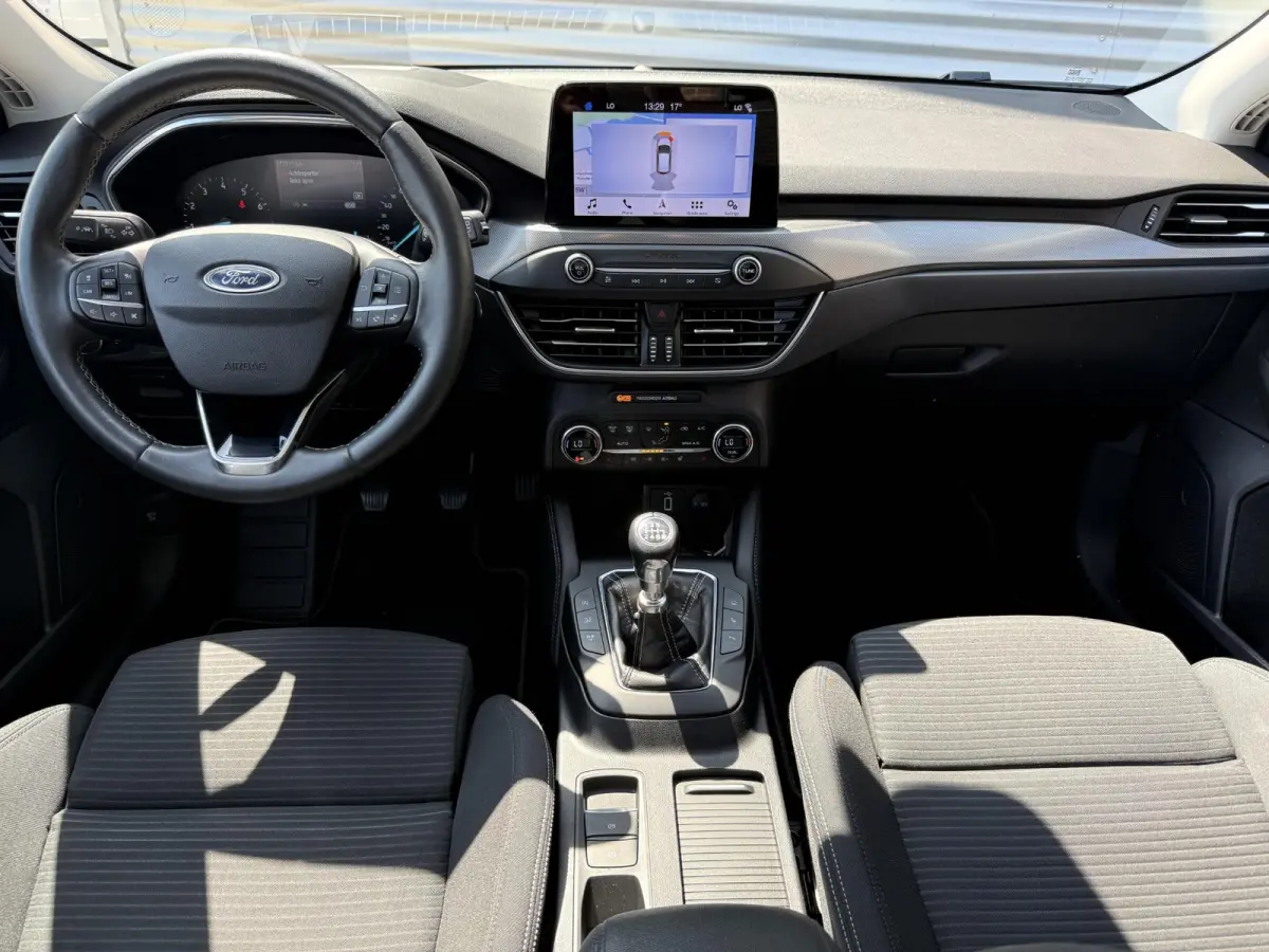 1.0 EcoBoost Titanium Business 2e Eigenaar|Pano|Stoel+stuurverw|Adap Cruise|Carplay|HUD|Dealer Onderhouden|Camera|Clima|PDC V+A|Trekhaak|LM velgen|Navi|Elek Ramen|N.A.P.|APK tot 07-2027