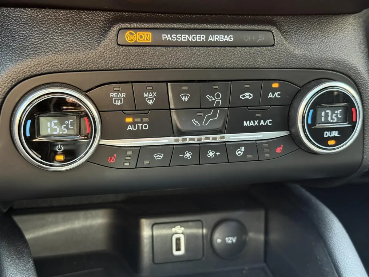 1.0 EcoBoost Titanium Business 2e Eigenaar|Pano|Stoel+stuurverw|Adap Cruise|Carplay|HUD|Dealer Onderhouden|Camera|Clima|PDC V+A|Trekhaak|LM velgen|Navi|Elek Ramen|N.A.P.|APK tot 07-2027