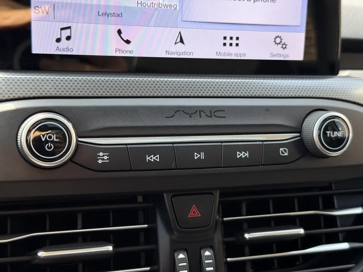 1.0 EcoBoost Titanium Business 2e Eigenaar|Pano|Stoel+stuurverw|Adap Cruise|Carplay|HUD|Dealer Onderhouden|Camera|Clima|PDC V+A|Trekhaak|LM velgen|Navi|Elek Ramen|N.A.P.|APK tot 07-2027