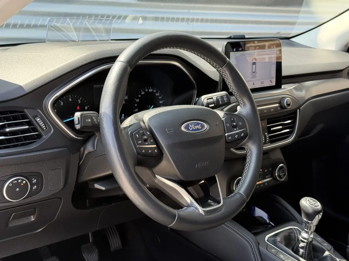 1.0 EcoBoost Titanium Business 2e Eigenaar|Pano|Stoel+stuurverw|Adap Cruise|Carplay|HUD|Dealer Onderhouden|Camera|Clima|PDC V+A|Trekhaak|LM velgen|Navi|Elek Ramen|N.A.P.|APK tot 07-2027