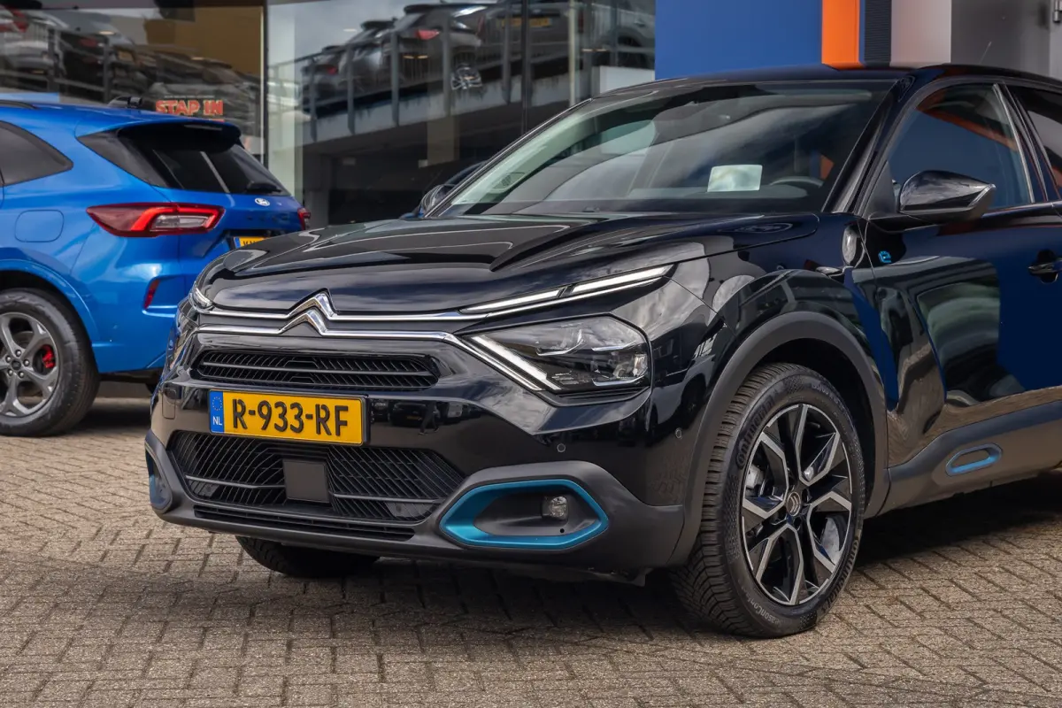 Shine 50 kWh | Cruise adaptief | 18'' | Head-up display | Lederen/stof bekleding | Digitaal dashboard | Camera | Achteruitrijcamera | Apple Carplay/Android Auto|telefoonintegratie premium | 