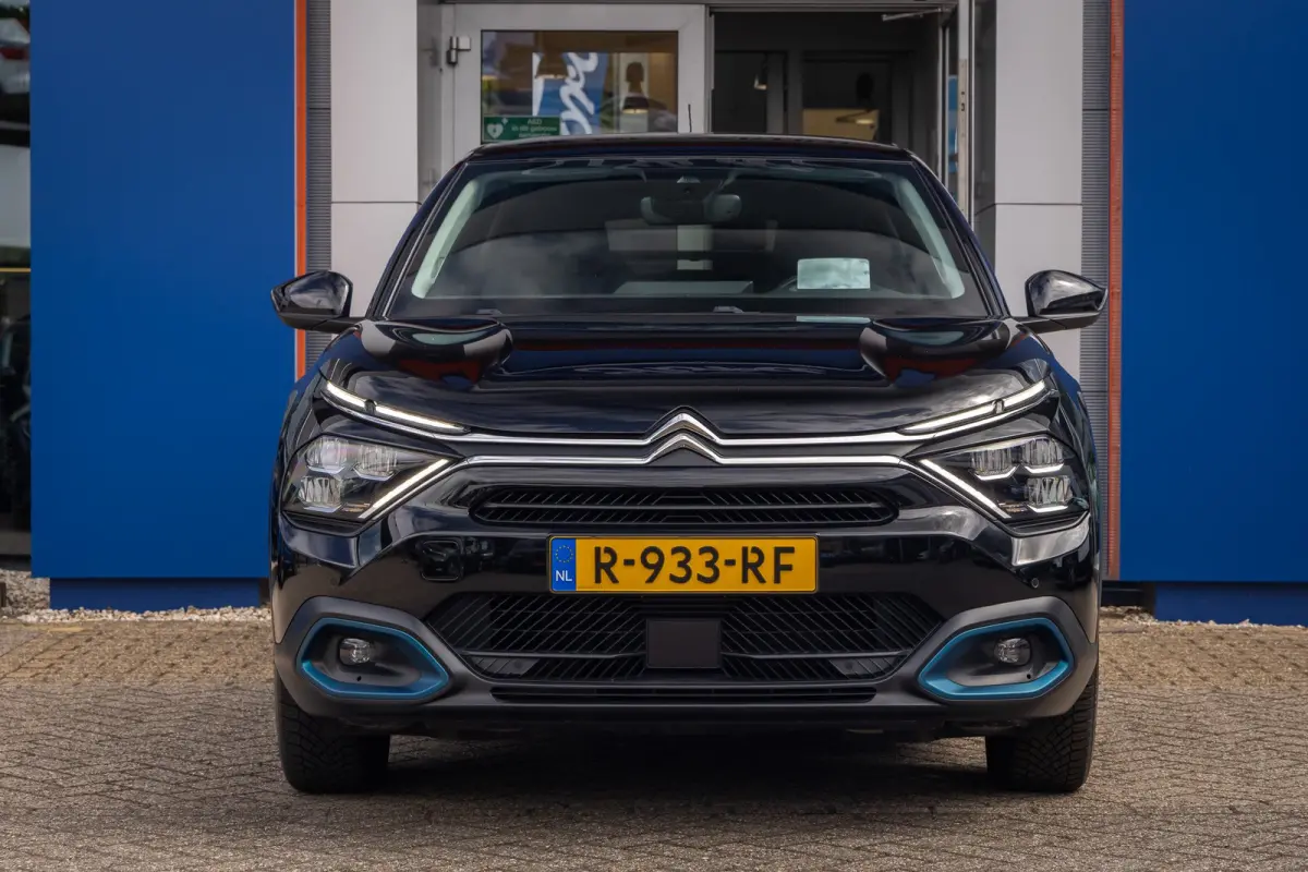 Shine 50 kWh | Cruise adaptief | 18'' | Head-up display | Lederen/stof bekleding | Digitaal dashboard | Camera | Achteruitrijcamera | Apple Carplay/Android Auto|telefoonintegratie premium | 