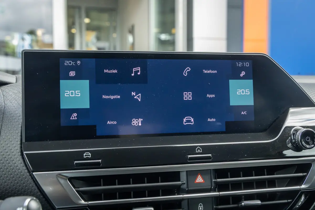 Shine 50 kWh | Cruise adaptief | 18'' | Head-up display | Lederen/stof bekleding | Digitaal dashboard | Camera | Achteruitrijcamera | Apple Carplay/Android Auto|telefoonintegratie premium | 