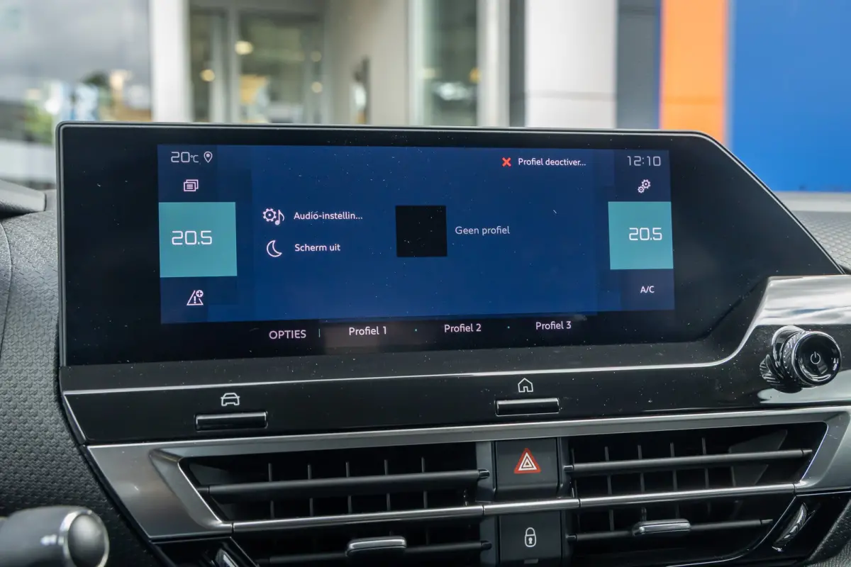 Shine 50 kWh | Cruise adaptief | 18'' | Head-up display | Lederen/stof bekleding | Digitaal dashboard | Camera | Achteruitrijcamera | Apple Carplay/Android Auto|telefoonintegratie premium | 