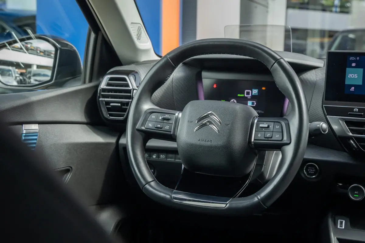 Shine 50 kWh | Cruise adaptief | 18'' | Head-up display | Lederen/stof bekleding | Digitaal dashboard | Camera | Achteruitrijcamera | Apple Carplay/Android Auto|telefoonintegratie premium | 