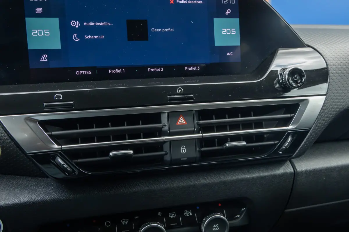 Shine 50 kWh | Cruise adaptief | 18'' | Head-up display | Lederen/stof bekleding | Digitaal dashboard | Camera | Achteruitrijcamera | Apple Carplay/Android Auto|telefoonintegratie premium | 