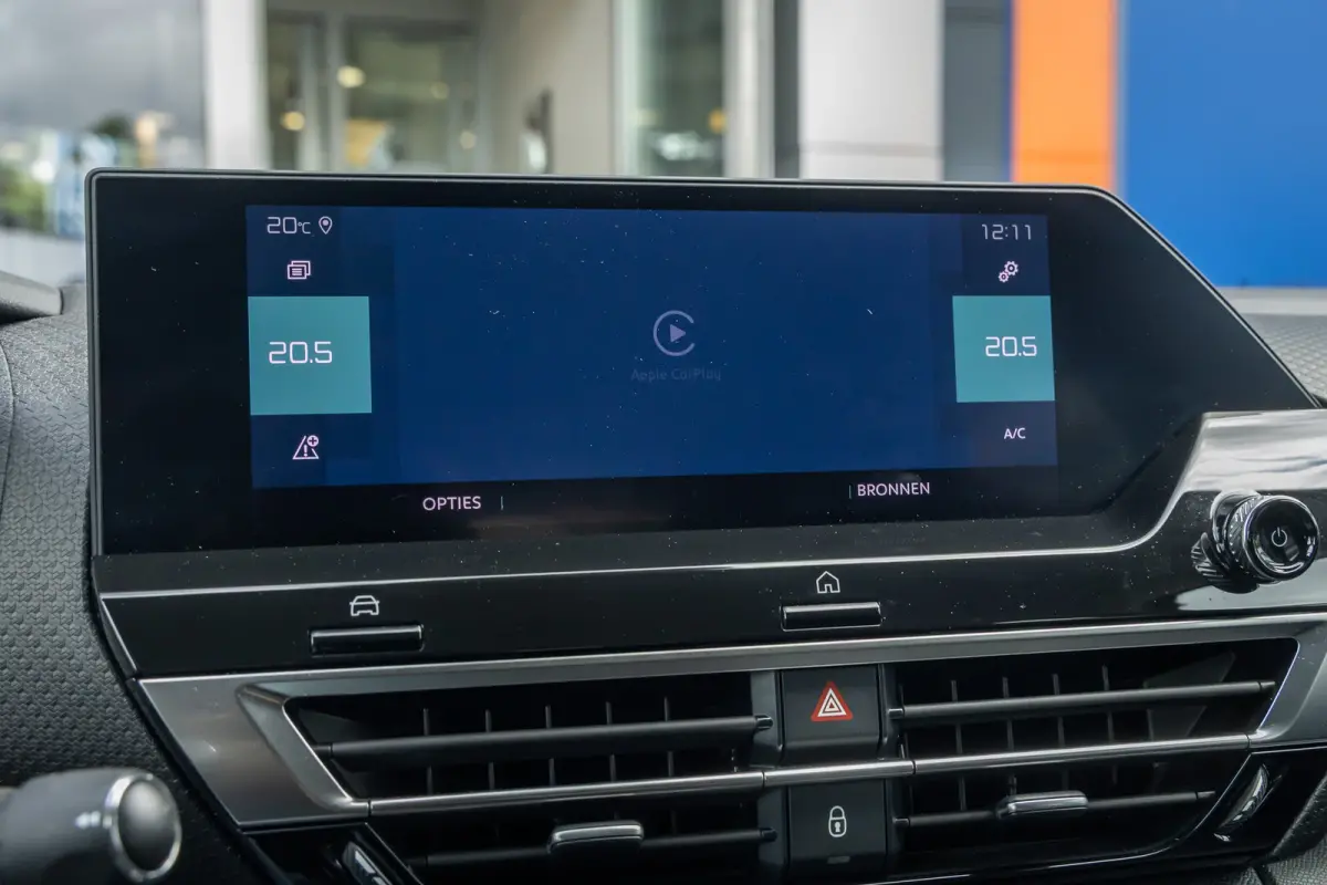 Shine 50 kWh | Cruise adaptief | 18'' | Head-up display | Lederen/stof bekleding | Digitaal dashboard | Camera | Achteruitrijcamera | Apple Carplay/Android Auto|telefoonintegratie premium | 