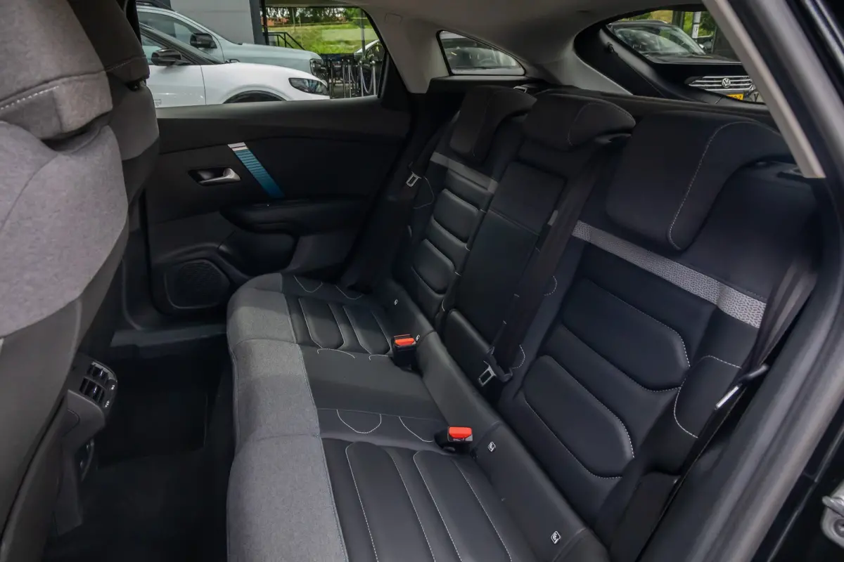 Shine 50 kWh | Cruise adaptief | 18'' | Head-up display | Lederen/stof bekleding | Digitaal dashboard | Camera | Achteruitrijcamera | Apple Carplay/Android Auto|telefoonintegratie premium | 
