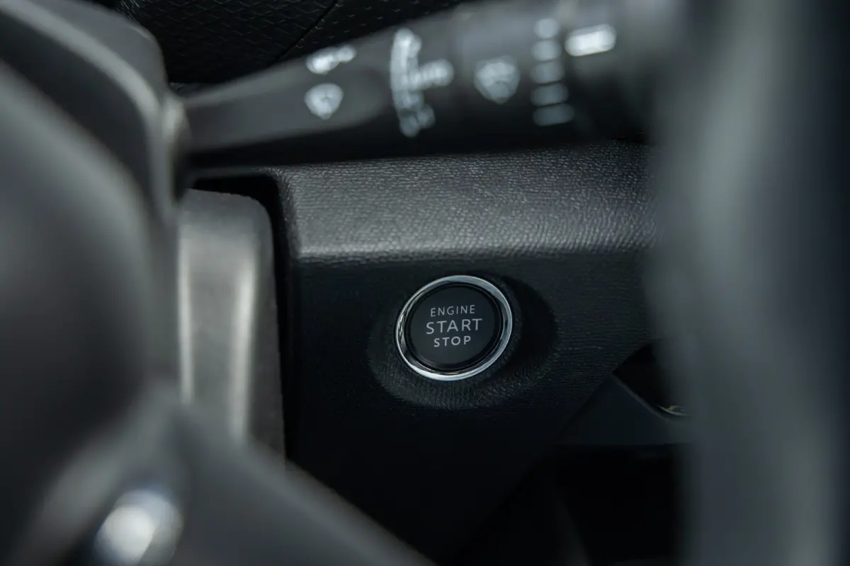 Shine 50 kWh | Cruise adaptief | 18'' | Head-up display | Lederen/stof bekleding | Digitaal dashboard | Camera | Achteruitrijcamera | Apple Carplay/Android Auto|telefoonintegratie premium | 