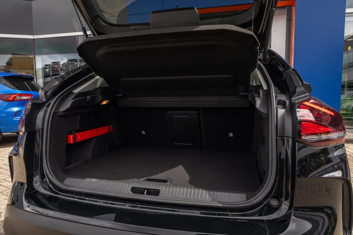 Shine 50 kWh | Cruise adaptief | 18'' | Head-up display | Lederen/stof bekleding | Digitaal dashboard | Camera | Achteruitrijcamera | Apple Carplay/Android Auto|telefoonintegratie premium | 