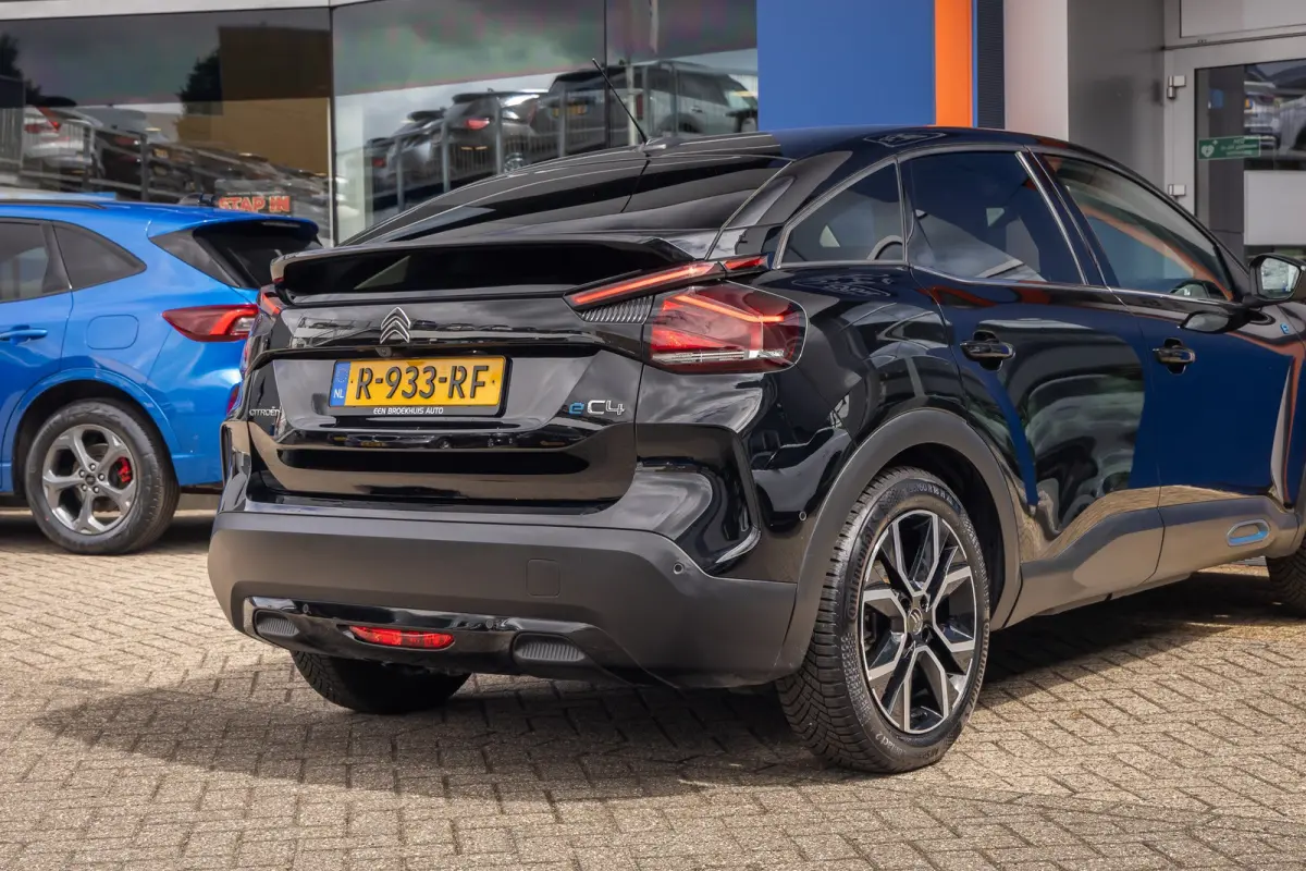 Shine 50 kWh | Cruise adaptief | 18'' | Head-up display | Lederen/stof bekleding | Digitaal dashboard | Camera | Achteruitrijcamera | Apple Carplay/Android Auto|telefoonintegratie premium | 