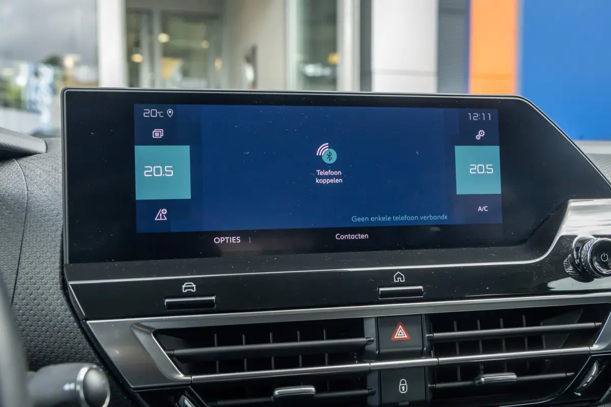 Shine 50 kWh | Cruise adaptief | 18'' | Head-up display | Lederen/stof bekleding | Digitaal dashboard | Camera | Achteruitrijcamera | Apple Carplay/Android Auto|telefoonintegratie premium | 