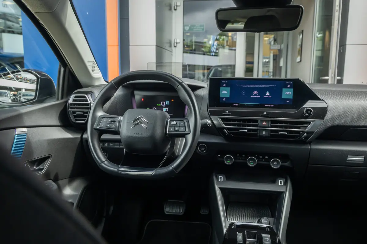Shine 50 kWh | Cruise adaptief | 18'' | Head-up display | Lederen/stof bekleding | Digitaal dashboard | Camera | Achteruitrijcamera | Apple Carplay/Android Auto|telefoonintegratie premium | 