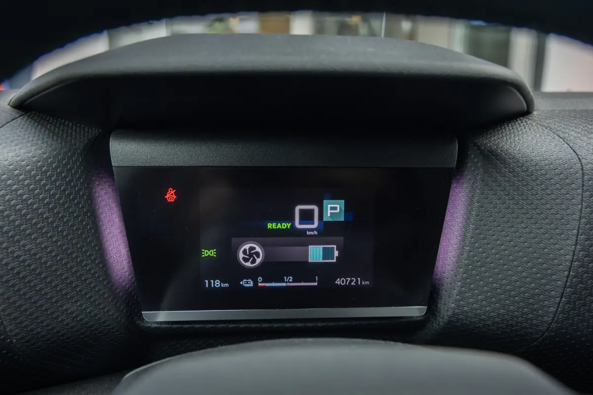 Shine 50 kWh | Cruise adaptief | 18'' | Head-up display | Lederen/stof bekleding | Digitaal dashboard | Camera | Achteruitrijcamera | Apple Carplay/Android Auto|telefoonintegratie premium | 