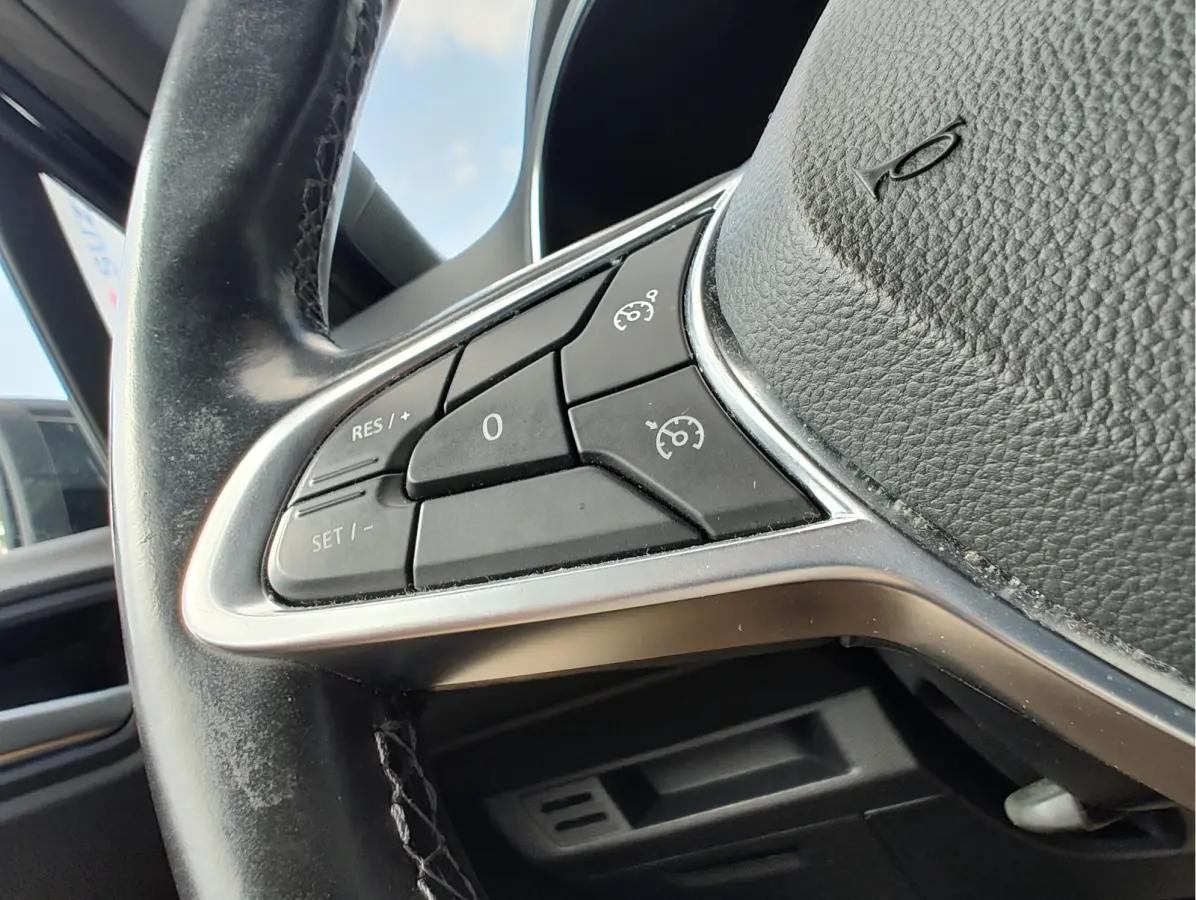 1.0 TCe INTENS AUTOMAAT Trekhaak | Cruise | Camera | Keyless