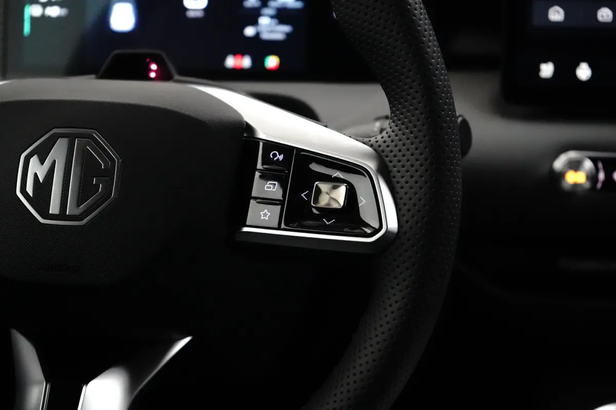 S5 EV 64 kWh Luxury | 360* Camera | 100% SOH | Adaptieve Cruise Control | Elektrische Achterklep | Warmtepomp | Stoel & Stuurverwarming |