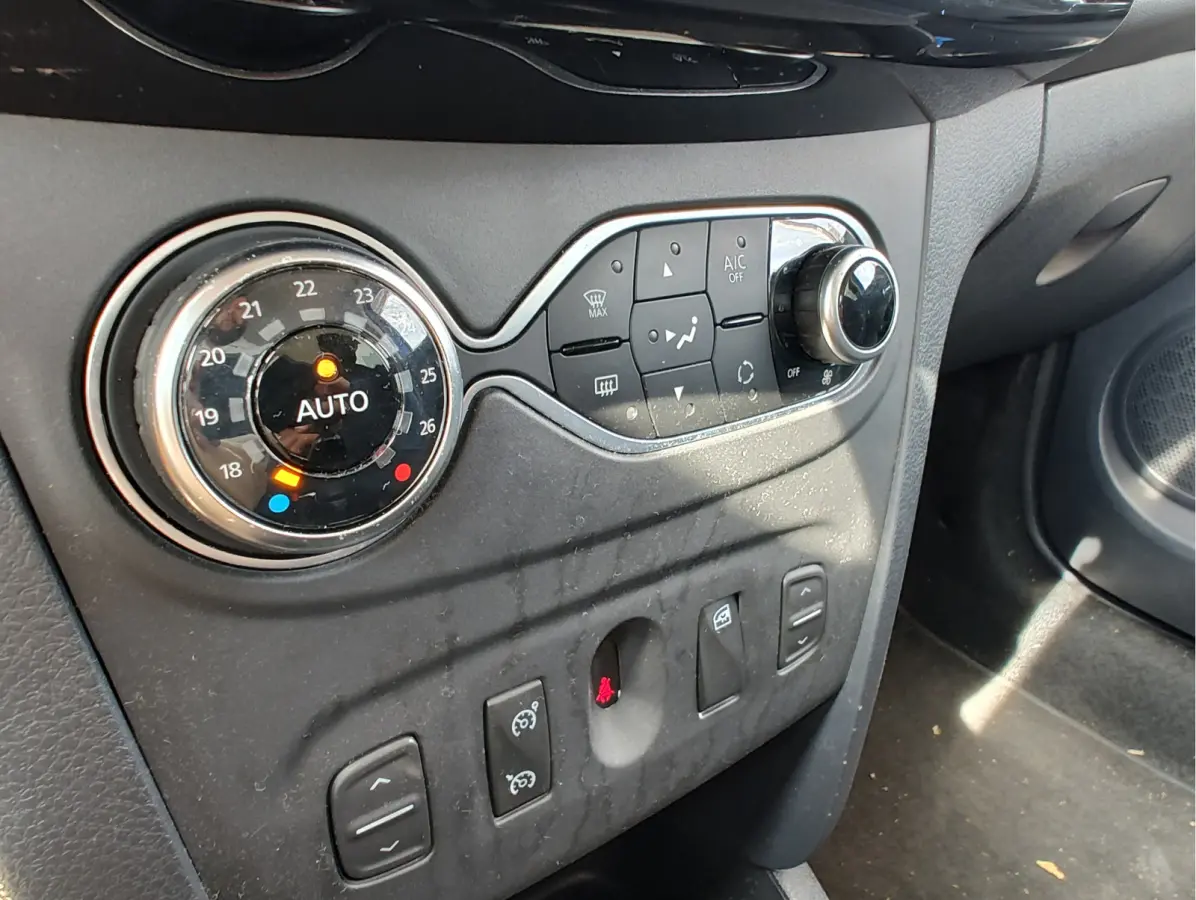 1.0 TCe BI-FUEL SERIE LIMITEE 15h ANNIVERSAIRE Navi | Camera | Trekhaak