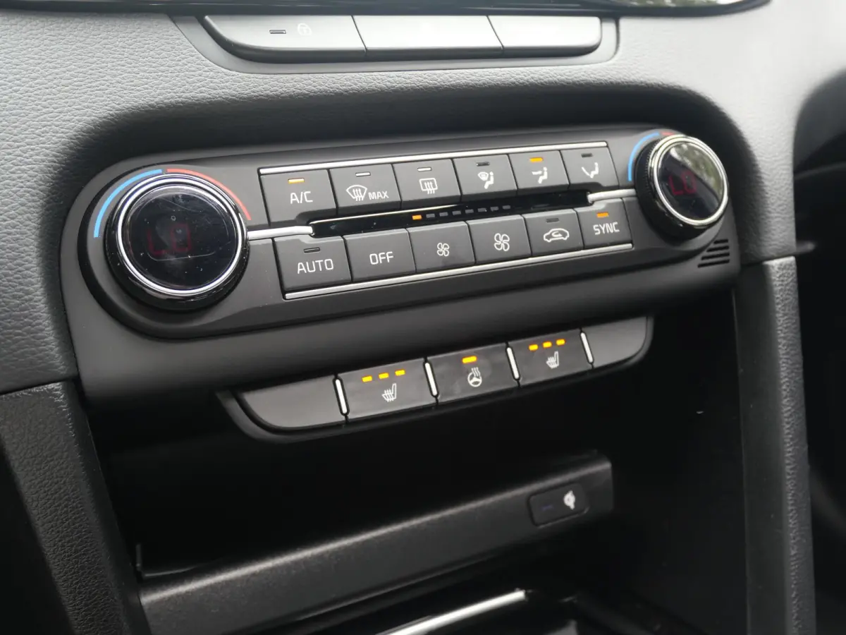 1.0 T-GDi GT-Line | LED | Carplay | Schuif-/Kanteldak | Clima | Camera | Navi | Camera