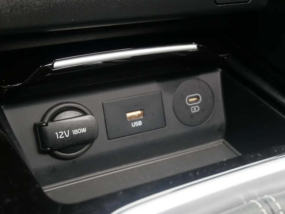 1.0 T-GDi GT-Line | LED | Carplay | Schuif-/Kanteldak | Clima | Camera | Navi | Camera