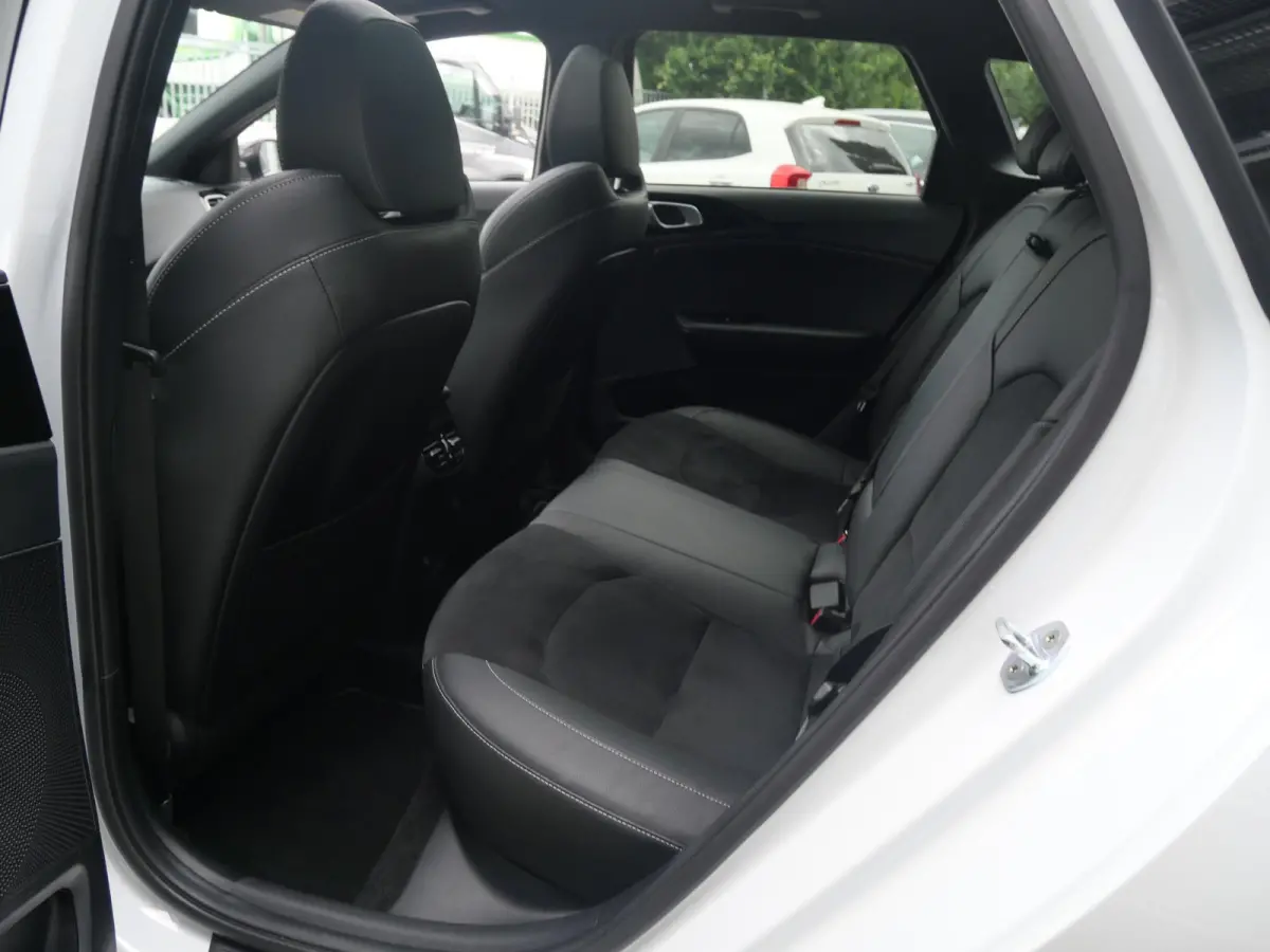 1.0 T-GDi GT-Line | LED | Carplay | Schuif-/Kanteldak | Clima | Camera | Navi | Camera