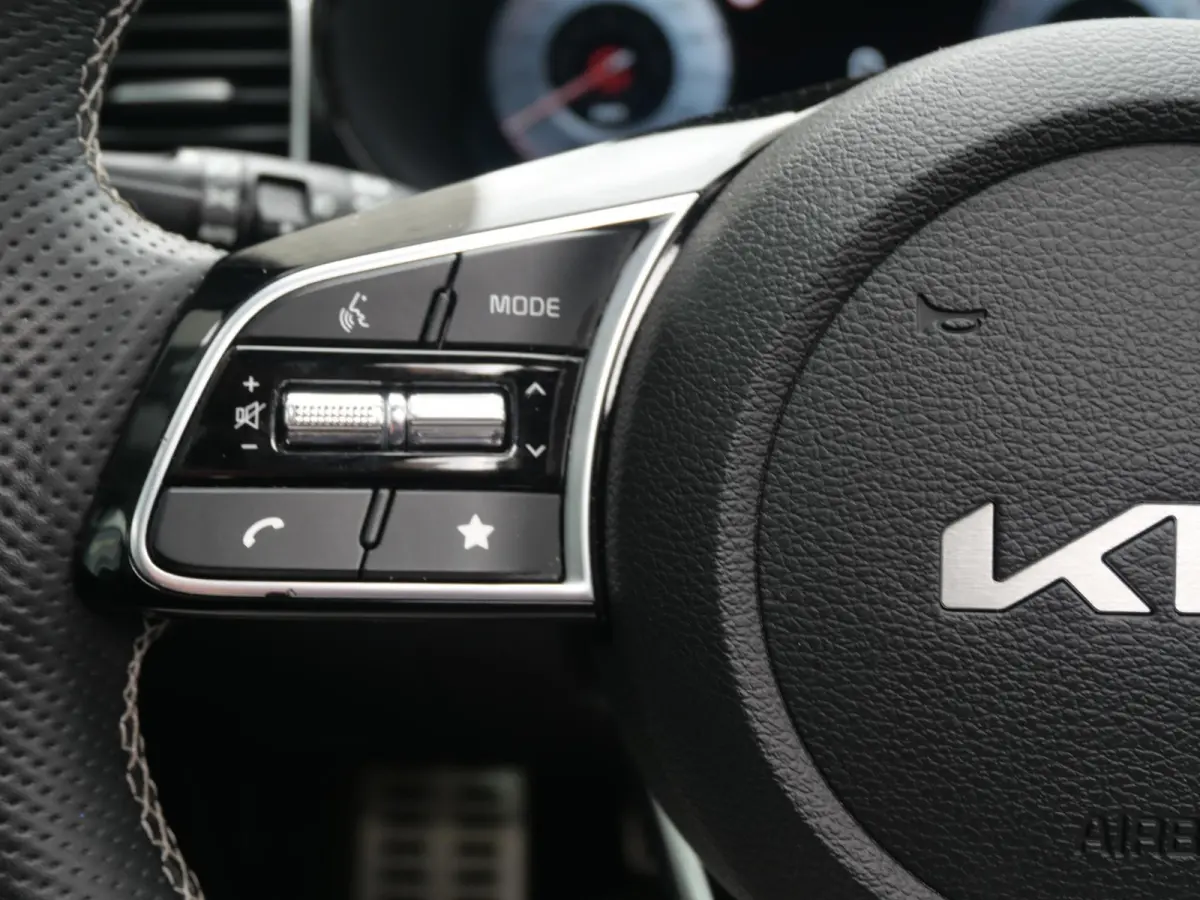 1.0 T-GDi GT-Line | LED | Carplay | Schuif-/Kanteldak | Clima | Camera | Navi | Camera
