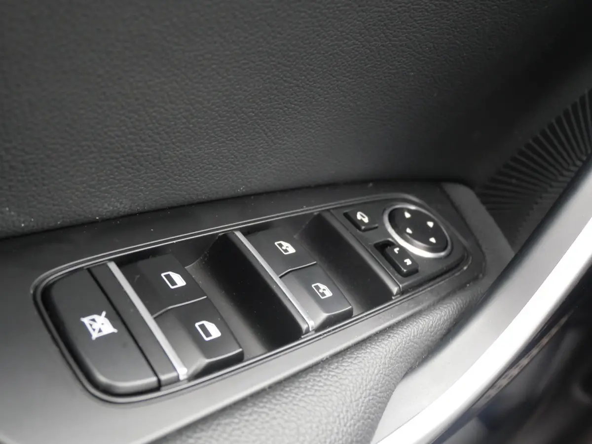 1.0 T-GDi GT-Line | LED | Carplay | Schuif-/Kanteldak | Clima | Camera | Navi | Camera