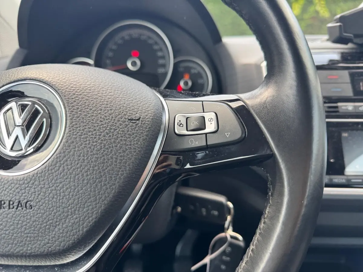 Up! 1.0 TSI BMT cross up! | Parkeercamera | Stoel + Stuurverwarming | Climate control | Bluetooth | Lm-velgen