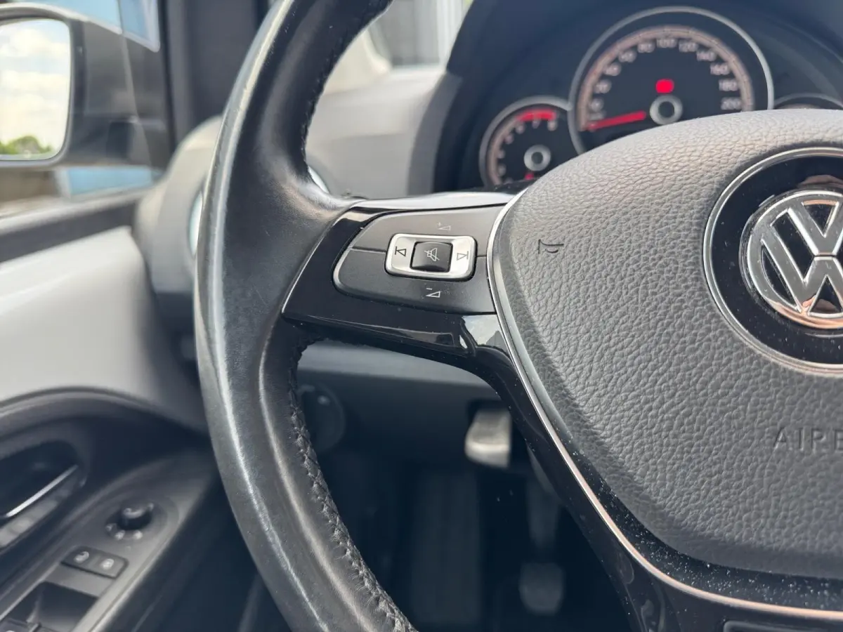 Up! 1.0 TSI BMT cross up! | Parkeercamera | Stoel + Stuurverwarming | Climate control | Bluetooth | Lm-velgen