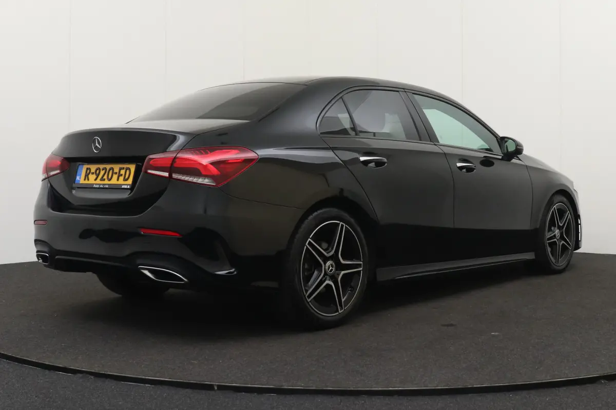180 AMG Night-Pack Pano-Dak 18'LMV Carplay Sfeerverlichting