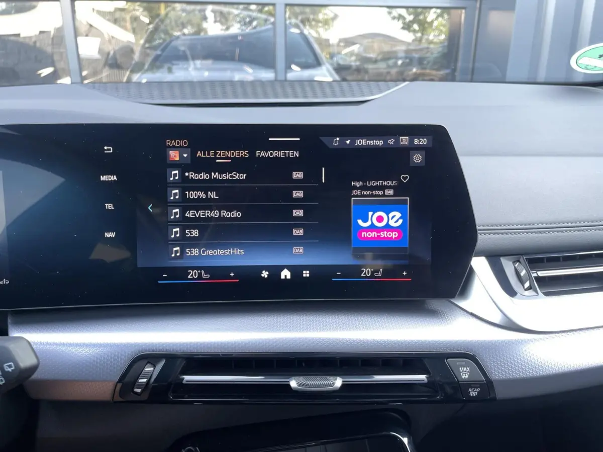 218i M-Pakket CAMERA|LEER|DODEHOEK|STOELVERWARMING|KEYLESS|LED KOPLAMPEN|CARPLAY|ELEKTRISCHE KOFFERKLEP