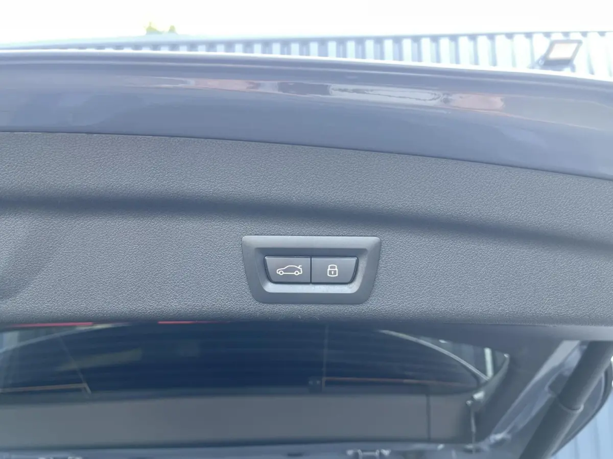 218i M-Pakket CAMERA|LEER|DODEHOEK|STOELVERWARMING|KEYLESS|LED KOPLAMPEN|CARPLAY|ELEKTRISCHE KOFFERKLEP