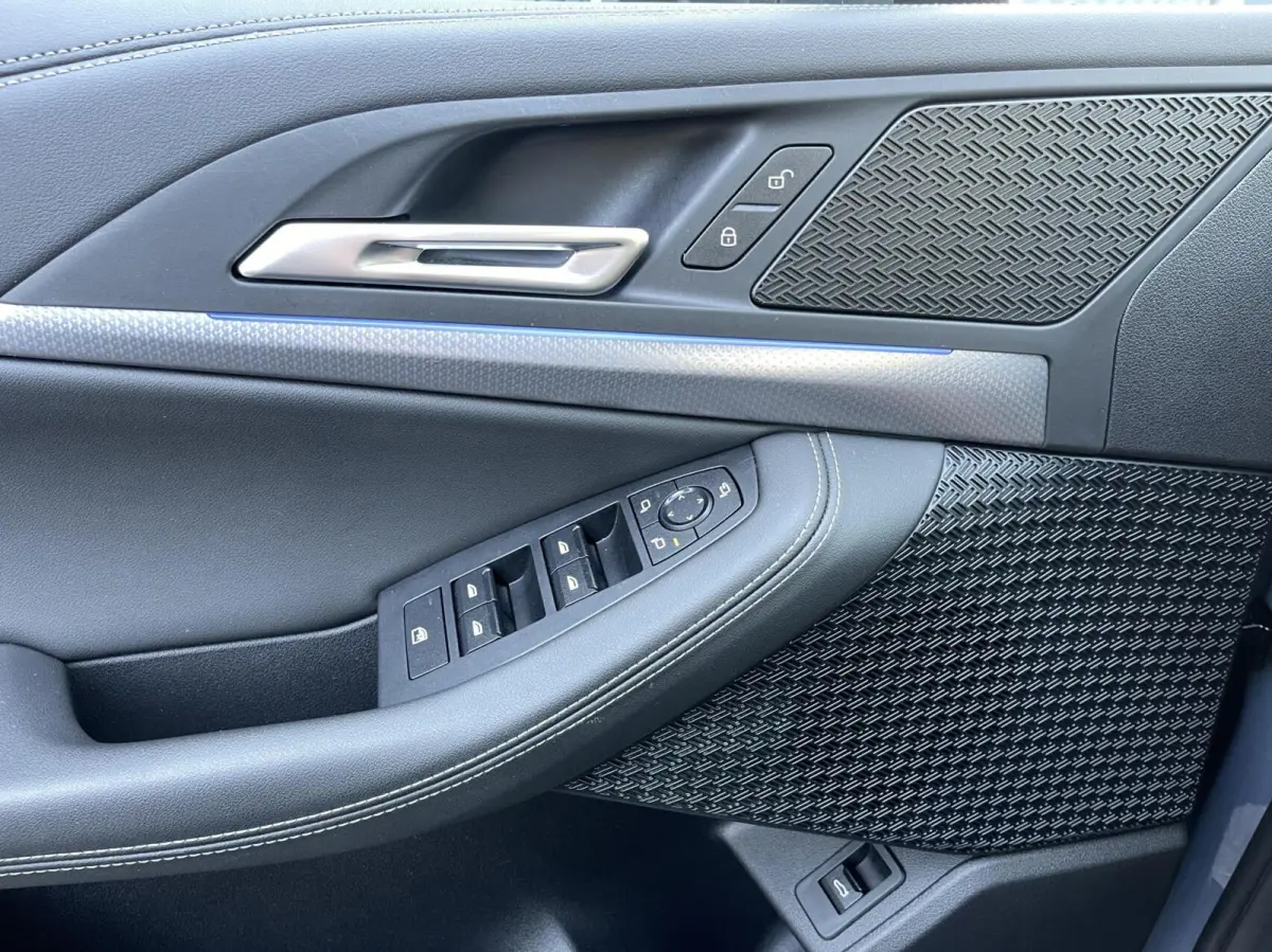 218i M-Pakket CAMERA|LEER|DODEHOEK|STOELVERWARMING|KEYLESS|LED KOPLAMPEN|CARPLAY|ELEKTRISCHE KOFFERKLEP
